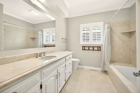 Bath - 357 Reiten Dr, Ashland, OR 97520 photo 1 of 4
