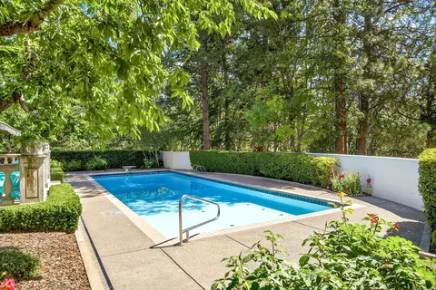 Exterior - 357 Reiten Dr, Ashland, OR 97520 photo 32 of 35