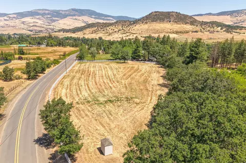 View/Area - 357 Reiten Dr, Ashland, OR 97520 photo 7 of 8