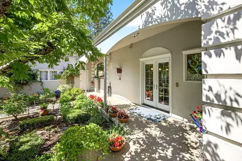 Exterior - 357 Reiten Dr, Ashland, OR 97520 photo 28 of 35