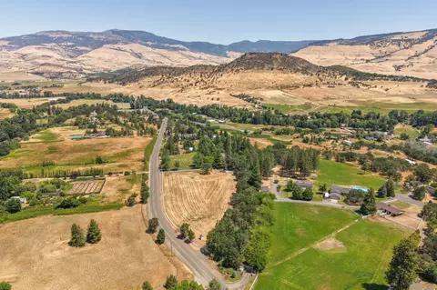 View/Area - 357 Reiten Dr, Ashland, OR 97520 photo 3 of 8