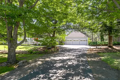 Exterior - 357 Reiten Dr, Ashland, OR 97520 photo 12 of 35