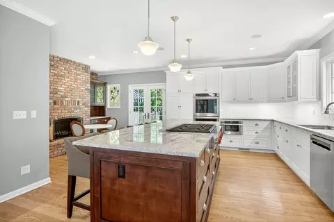 Kitchen - 357 Reiten Dr, Ashland, OR 97520 photo 4 of 8