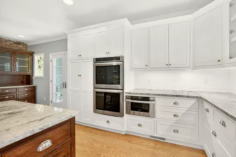 Kitchen - 357 Reiten Dr, Ashland, OR 97520 photo 6 of 8