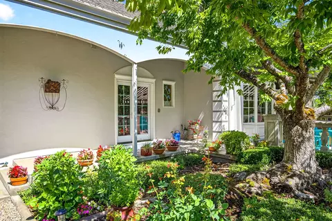 Exterior - 357 Reiten Dr, Ashland, OR 97520 photo 31 of 35