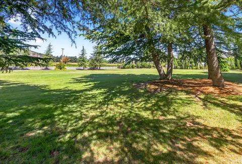 Exterior - 357 Reiten Dr, Ashland, OR 97520 photo 10 of 35