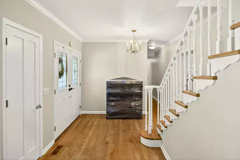 Entry Way - 357 Reiten Dr, Ashland, OR 97520 photo 4 of 8