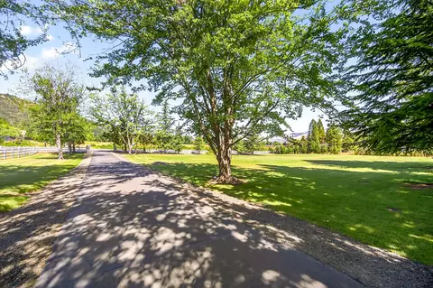 Exterior - 357 Reiten Dr, Ashland, OR 97520 photo 11 of 35
