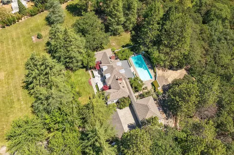 357 Reiten Dr, Ashland, OR 97520