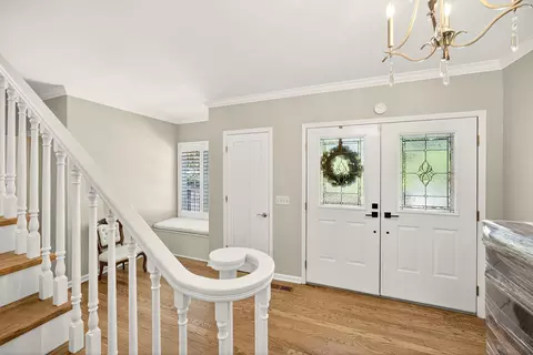 Entry Way - 357 Reiten Dr, Ashland, OR 97520 photo 2 of 8