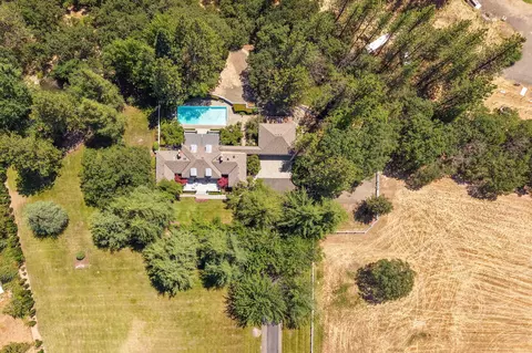 View/Area - 357 Reiten Dr, Ashland, OR 97520 photo 2 of 8