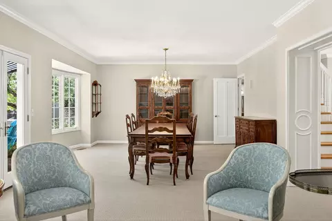 Dining - 357 Reiten Dr, Ashland, OR 97520 photo 2 of 5