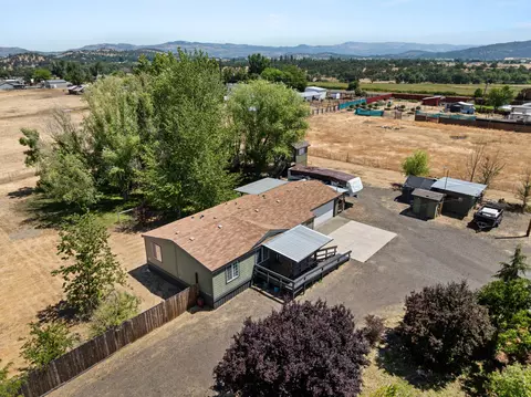 4633 Avenue E, White City, OR 97503