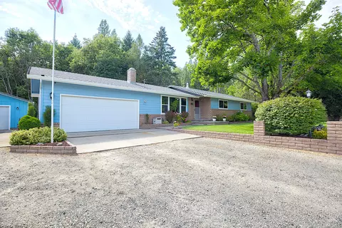 364 Genverna Gln, Grants Pass, OR 97527