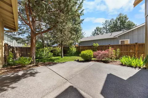 Exterior - 20650 Redwing Ln, Bend, OR 97702 photo 2 of 9