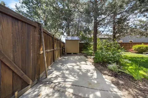 Exterior - 20650 Redwing Ln, Bend, OR 97702 photo 6 of 9