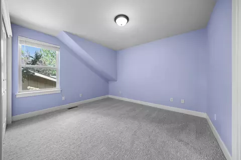 Bedroom - 20650 Redwing Ln, Bend, OR 97702 photo 4 of 9