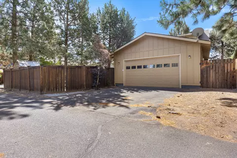 Exterior - 20650 Redwing Ln, Bend, OR 97702 photo 5 of 9