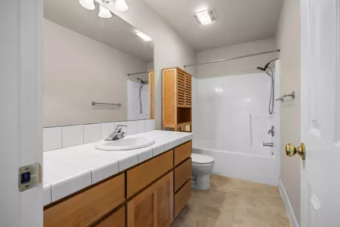 Bath - 20650 Redwing Ln, Bend, OR 97702 photo 5 of 5