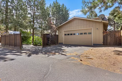 Exterior - 20650 Redwing Ln, Bend, OR 97702 photo 4 of 9