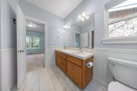 Bath - 20650 Redwing Ln, Bend, OR 97702 photo 3 of 5