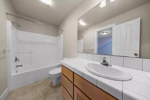 Bath - 20650 Redwing Ln, Bend, OR 97702 photo 4 of 5