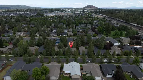 View/Area - 20650 Redwing Ln, Bend, OR 97702 photo 4 of 7