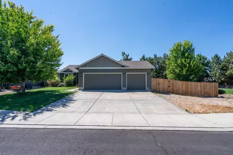 2370 SW Kalama Ave, Redmond, OR 97756