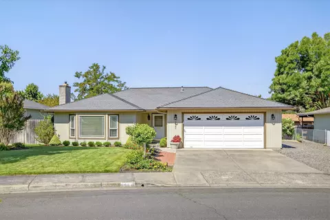 3041 Cheltenham Way, Medford, OR 97504