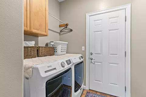 1071 Highlands Dr, Eagle Point, OR 97524 photo 2
