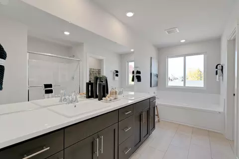Bath - 63234 Carly Ln, Bend, OR 97701 photo 1 of 4