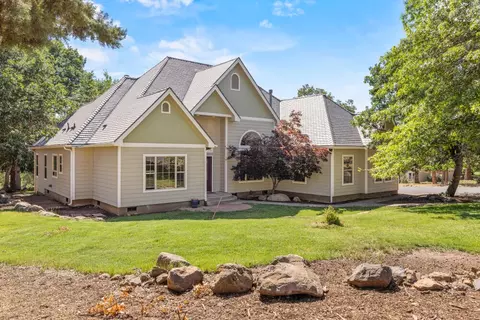 10620 Rock Dove Ct, Klamath Falls, OR 97601