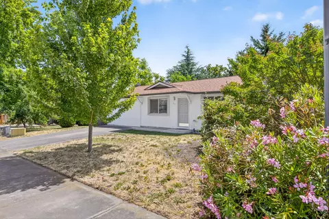 315 School House Rd, Talent, OR 97540