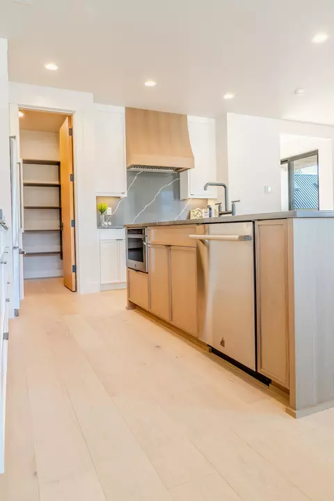 Kitchen - 1142 NW Ochoa Dr, Bend, OR 97703 photo 6 of 6