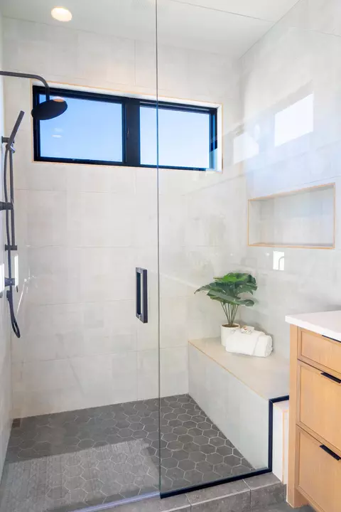 Bath - 1142 NW Ochoa Dr, Bend, OR 97703 photo 2 of 2