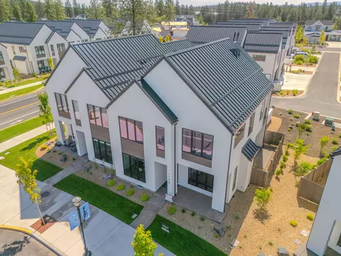 View/Area - 1142 NW Ochoa Dr, Bend, OR 97703 photo 2 of 3