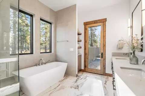 Bath - 17875 Preservation Loop #422, Bend, OR 97707 photo 1 of 12