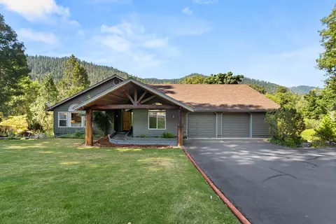 5475 Averill Dr, Grants Pass, OR 97526