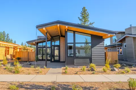 3318 NW Leavitt Ln, Bend, OR 97703