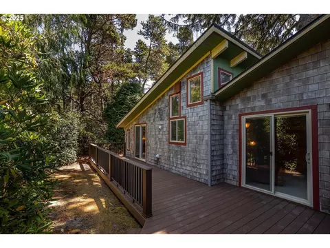 88179 3rd Ave, Florence, OR 97439
