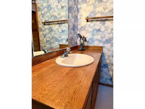 Bath - 88179 3rd Ave, Florence, OR 97439 photo 1 of 4