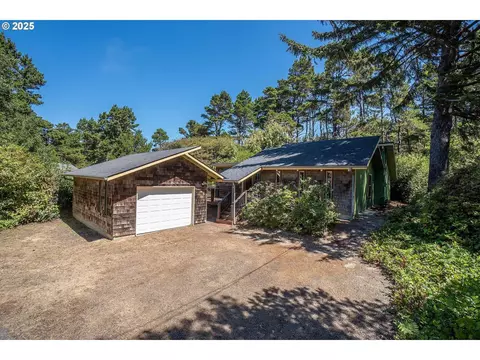Exterior - 88179 3rd Ave, Florence, OR 97439 photo 7 of 10