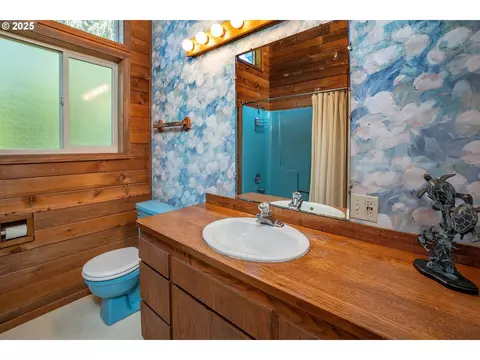 Bath - 88179 3rd Ave, Florence, OR 97439 photo 3 of 4