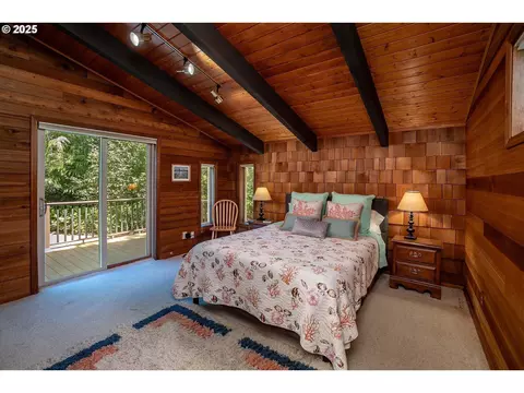 Bedroom - 88179 3rd Ave, Florence, OR 97439 photo 4 of 6