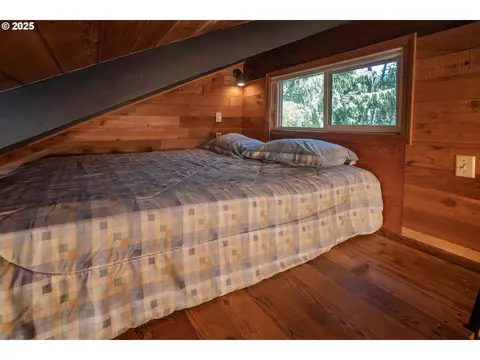 Bedroom - 88179 3rd Ave, Florence, OR 97439 photo 5 of 6