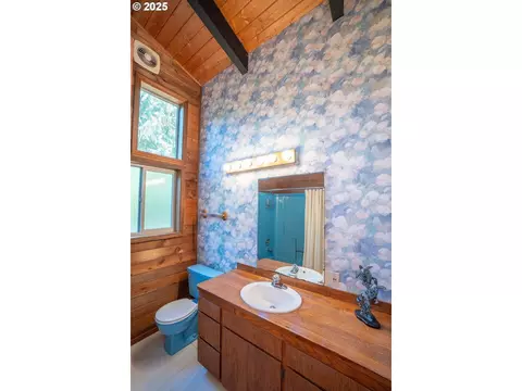Bath - 88179 3rd Ave, Florence, OR 97439 photo 4 of 4