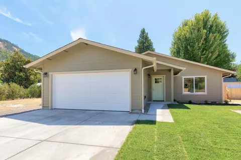1029 SE Briannas Way, Grants Pass, OR 97527