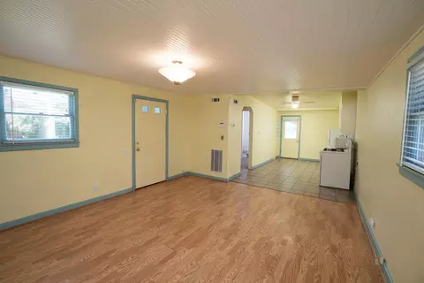 Living - 532 NE Quimby Ave, Bend, OR 97701 photo 2 of 3
