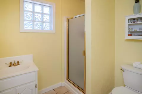 Bath - 532 NE Quimby Ave, Bend, OR 97701 photo 2 of 2