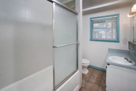 Bath - 532 NE Quimby Ave, Bend, OR 97701 photo 1 of 2